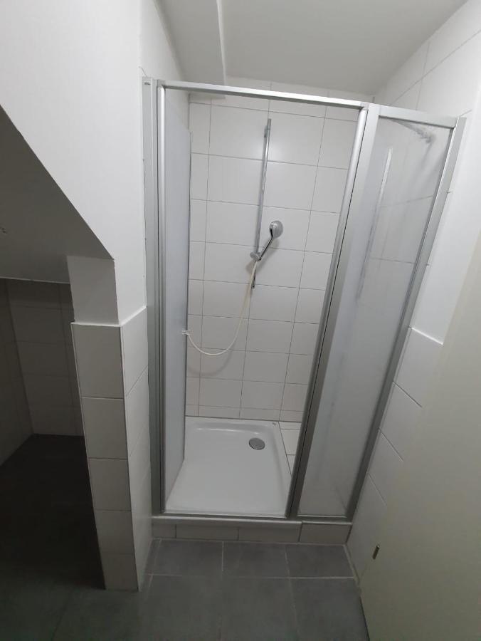 White Pearl 2 Hostel *